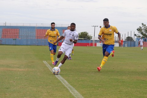 SEGUNDONA PARANAENSE: Na estreia da competição, Galo Maringá empata com o Iguaçu de União da Vitória em Cianorte